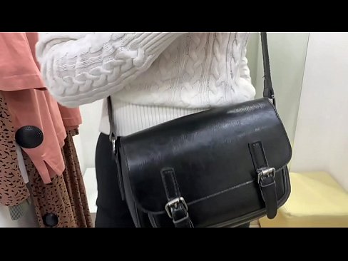 ❤️ Javna masturbacija mlade kujice FeralBerry s dildom u sobi za mjerenje Kvalitetna pornografija na hr.tuberxxx-com.ru ❤